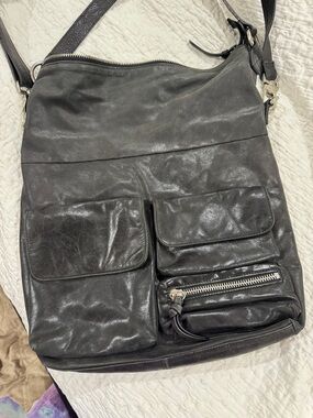 HOBO bag lots of pockets can be shoulder are crossbody bag